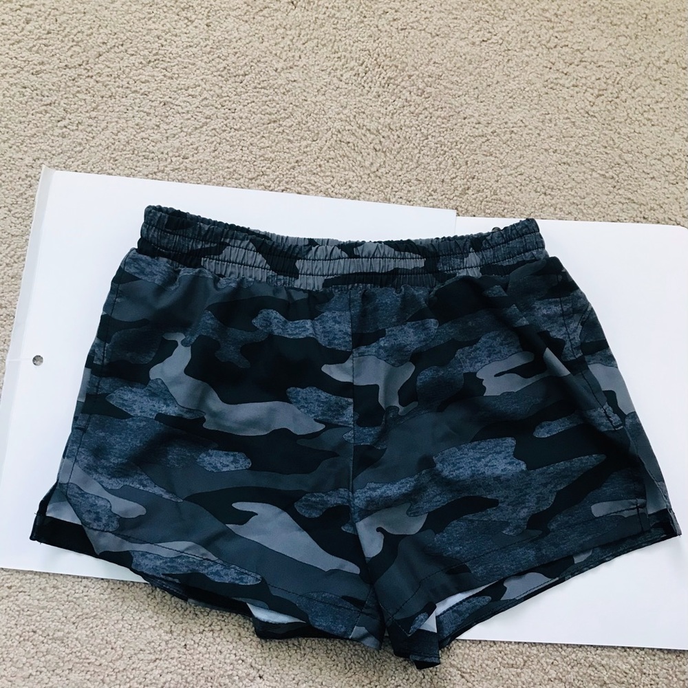 GIRLS OLD NAVY ACTIVE CAMO SHORTS